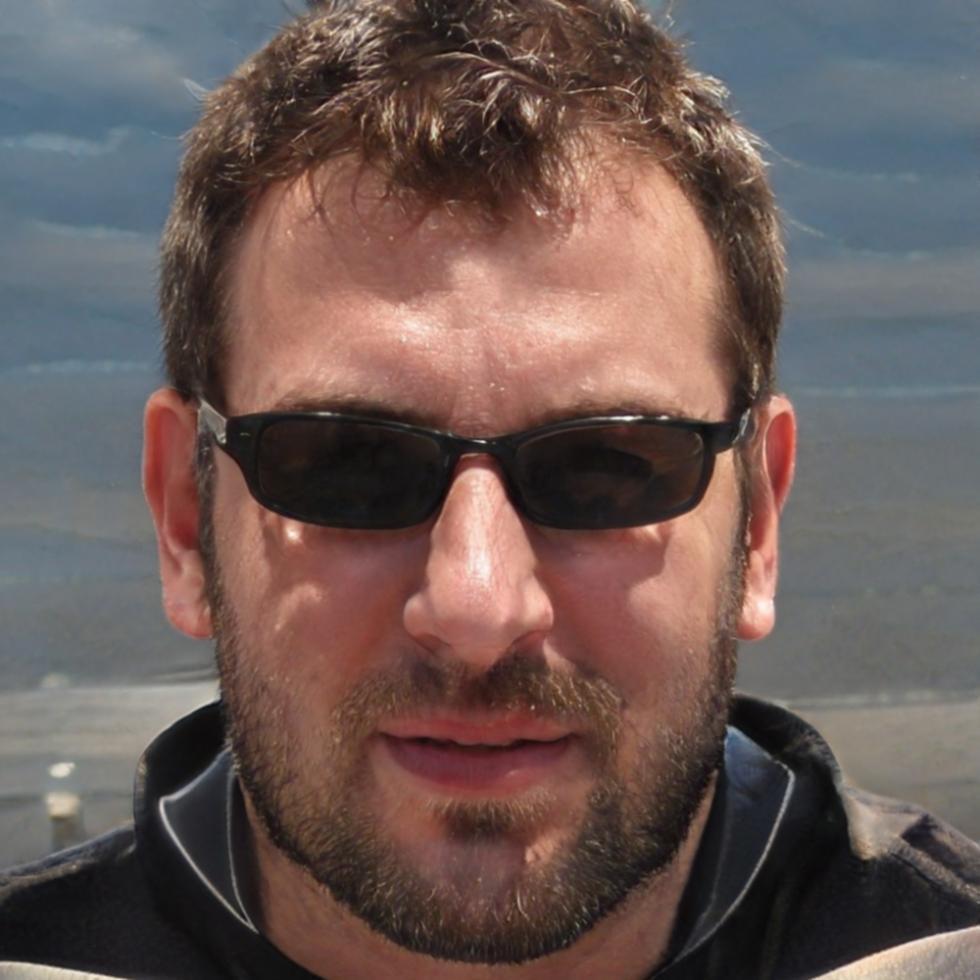 Darian Kowalchuk, Lead Floral and Decor Designer at Tavlexu